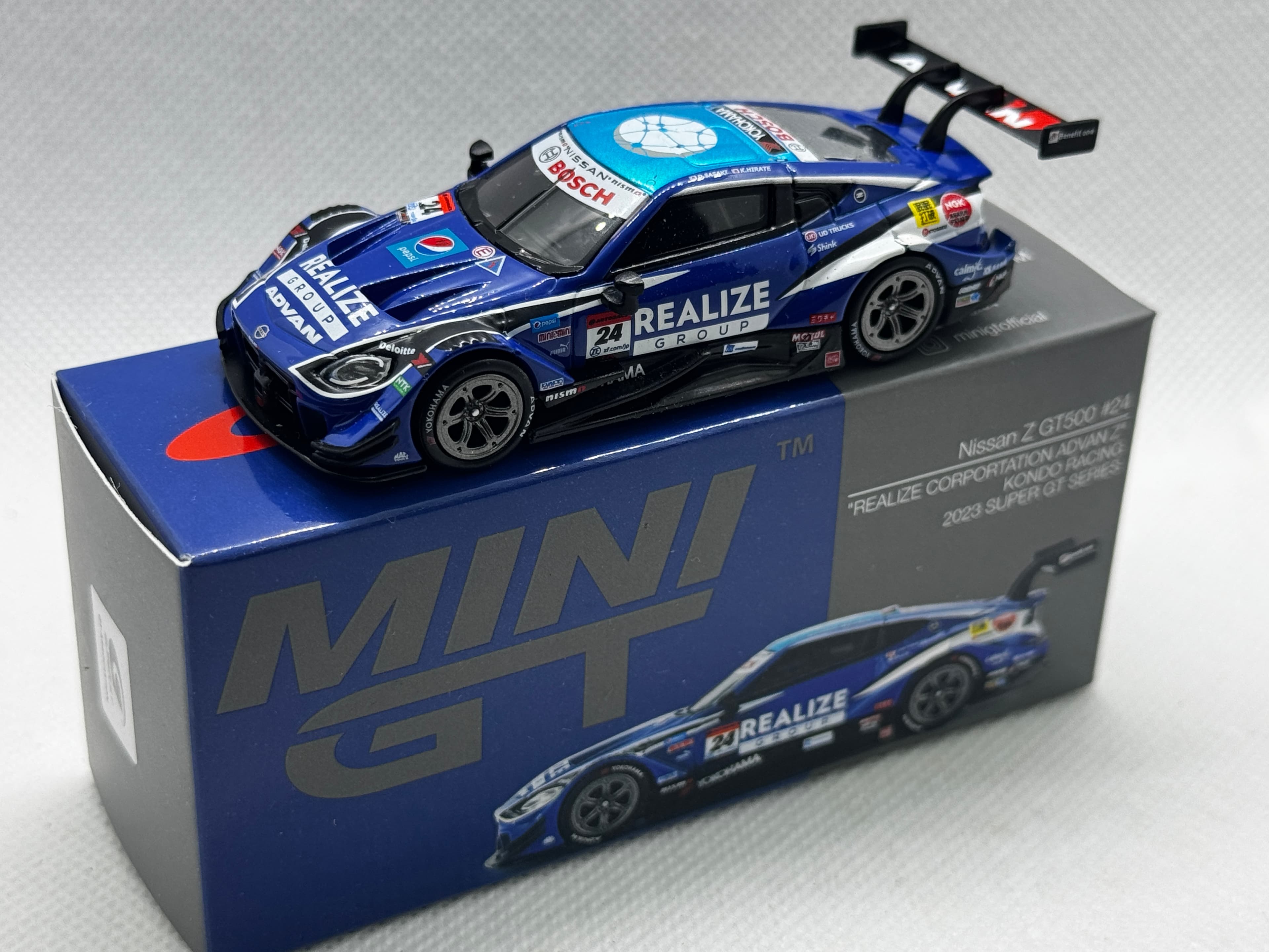 Mini GT Nissan Z GT500