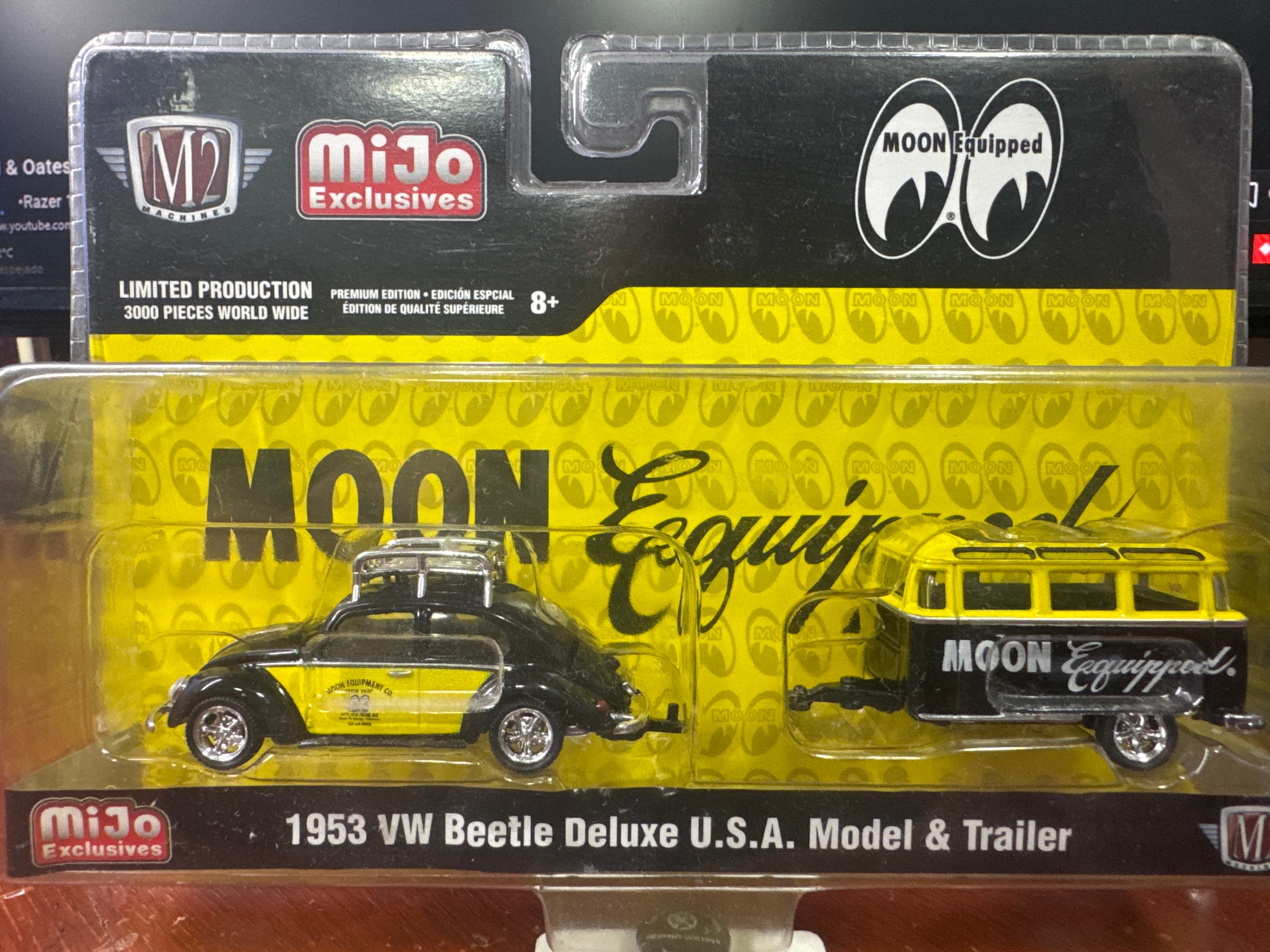 M2 Machines 1953 VW Beetle Deluxe U.S.A. Model & Trailer